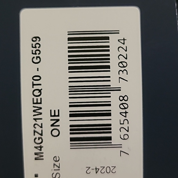 Exclusive Guess Jeans Hat - Picture 6 of 6